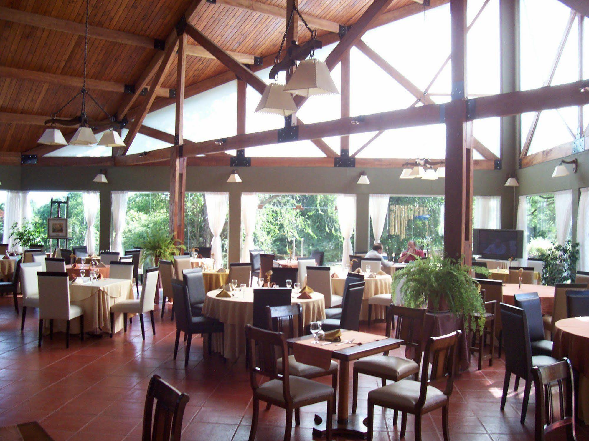Howard Johnson Hotel&Spa Villa General Belgrano Exterior foto